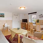 Bachbubenhof Apartamento *